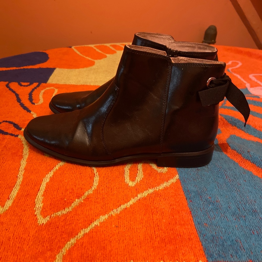 Girls boots